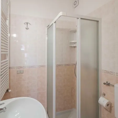 Holiday B8 شقة سيرمِيوني